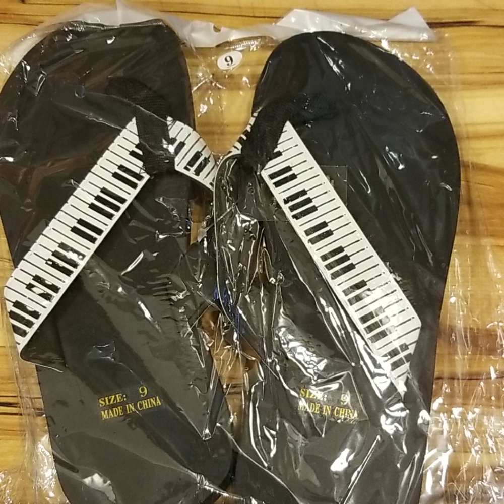 Piano keyboard flip flops